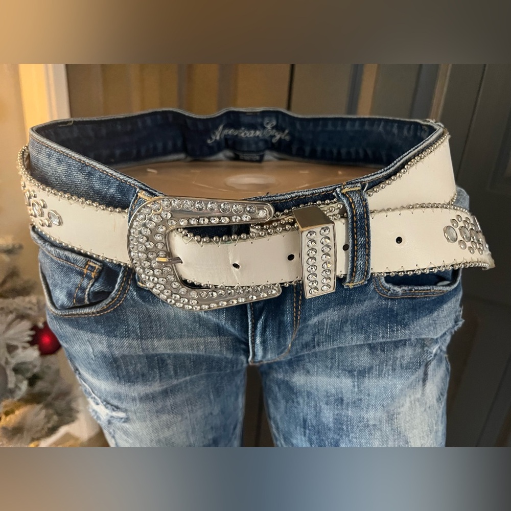 B7-3 White Western Style Belt with Gem Stones